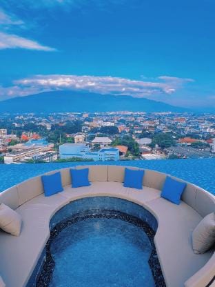 2BR new sky pool gym yoga condo close oldcity Apartment in Chiang Mai