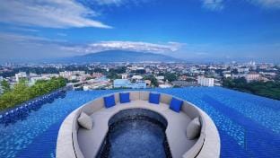 2BR new sky pool gym yoga condo close oldcity Apartment in Chiang Mai