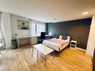 Spacious Studio Apartment in Zone 1 near Holborn Vacation rental in London Borough of Islington