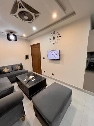 Downtown 1 BHK safe apartment Apartment in Lahore