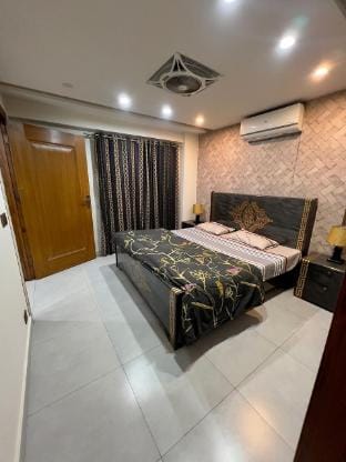Downtown 1 BHK safe apartment Apartment in Lahore