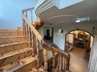 Snowberry Cottage Manali: -4BR by Homeyhuts Vacation rental in Manali