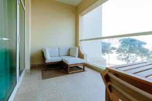 Elegant 1BR Retreat with Ocean Views, Palm Apartment in Dubai