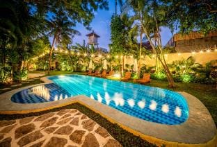 Villa Meraki, 6BR heart of seminyak, lushed garden Villa in Kuta