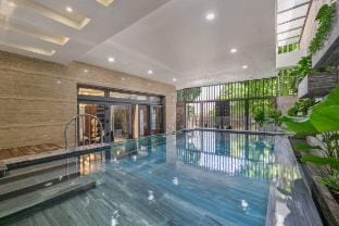 Biệt thự sang trọng 6 Phòng Ngủ Đà Nẵng Cạnh Biển Villa in Da Nang
