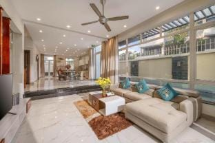 Biệt thự hồ bơi trung tâm biển Da Nang Villa in Da Nang