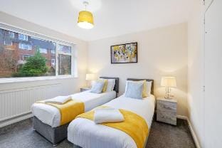 High Wycombe Home, Parking, ideal for Contractors! Vacation rental in High Wycombe