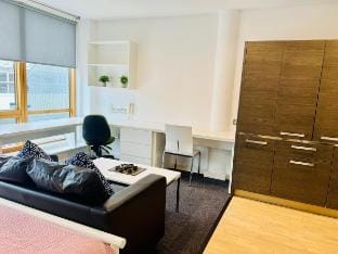 Spacious Balcony Apartment in Zone 1 near Holborn Apartment in London Borough of Islington