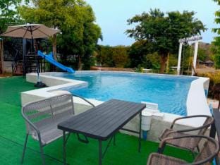Siraya Pool Villa & Cafe (Modern 3) Villa in Laos
