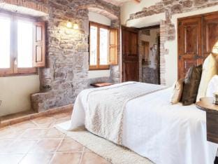 Apartment in Spain near Scenic Mountains Vacation rental in Catalonia