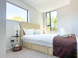 Graceful Stay 3BR beside UC Vacation rental in Christchurch
