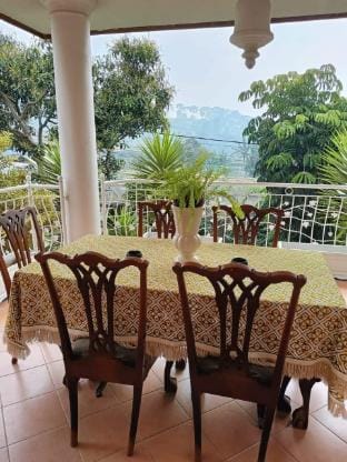TheLondonLiving VilaRiri Cisarua Villa in Cisarua