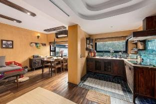 Art Boutique Duplex 2BR Apart W/Tub+Wifi+Netflix Vacation rental in Hanoi