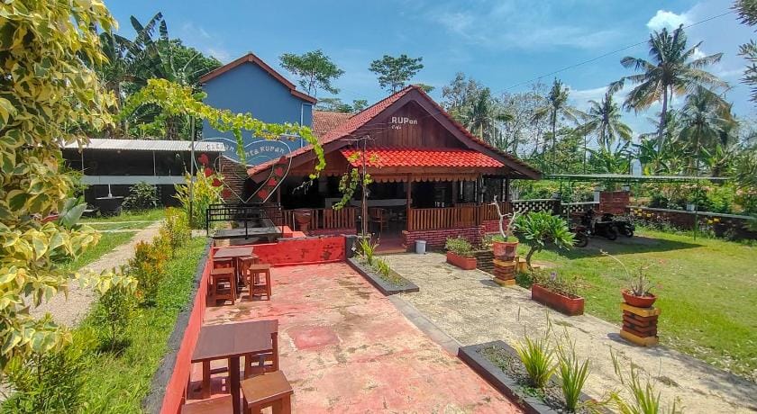 RedDoorz near Stasiun Banyuwangi Kota Hotel in East Java