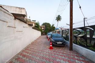 Aafiya Lakeview Apartments 1BHK Vacation rental in Coimbatore