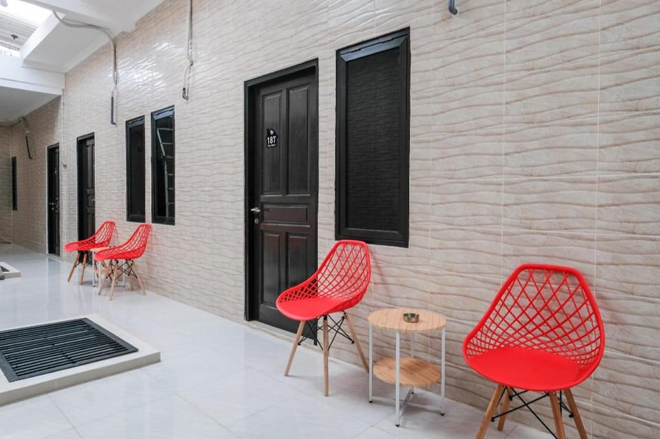 RedDoorz Syariah near Stasiun Gubeng 2 Hotel in Surabaya