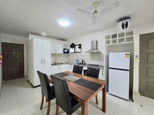 Serene 2BDR Apartment w/ swimming pool free Wi-fi Apartment in Suva