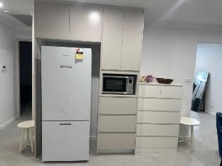 *Quiet, warm , private and perfect new home 4 fam Vacation rental in Sydney