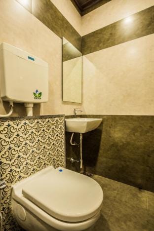 Hotel Golden Crown Apartment in Mumbai