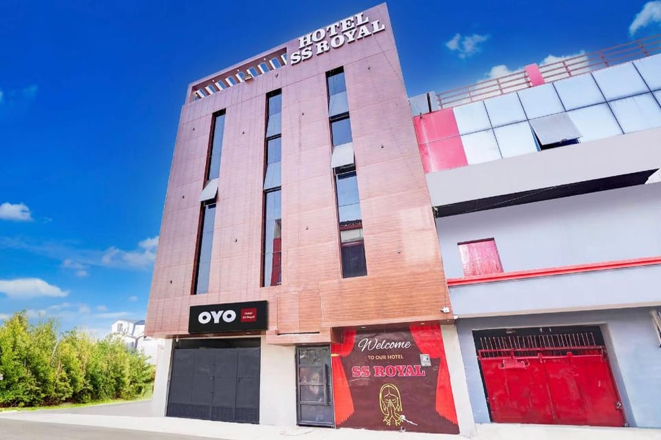 OYO 830390 Hotel SS Royal Hotel in Lucknow