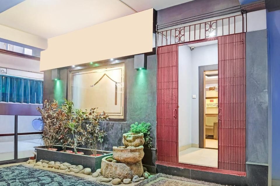 Super Townhouse Zoo Road Near Guwahati Central formerly IR Luxuria Hotel in Bangladesh
