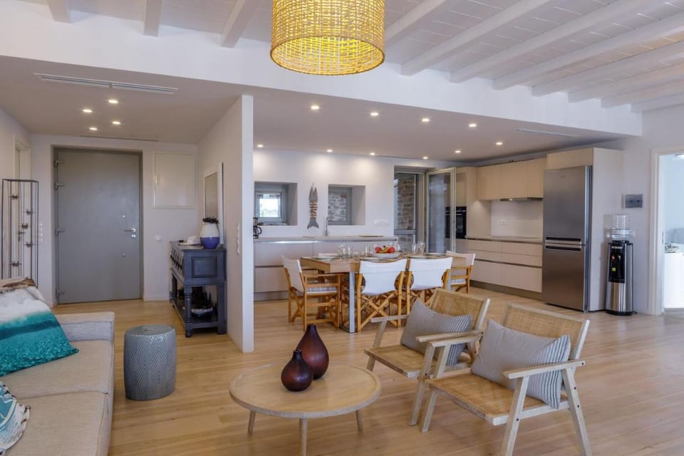 The Gallery Home - Elegant Villa In Antiparos Villa in Decentralized Administration of the Aegean