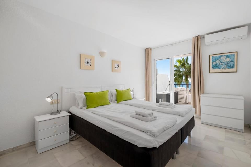 Sunny flat with pool by Costarentals - Ref 96 Apartment in Sitio de Calahonda