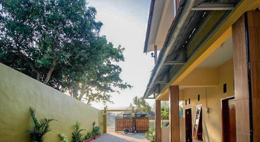 Urbanview Griya Lota Guest House Banyuwangi Hotel in East Java