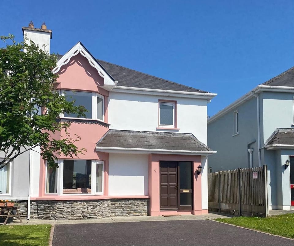 Convenient spacious 3 bedroom home in Kenmare town Vacation rental in Kenmare