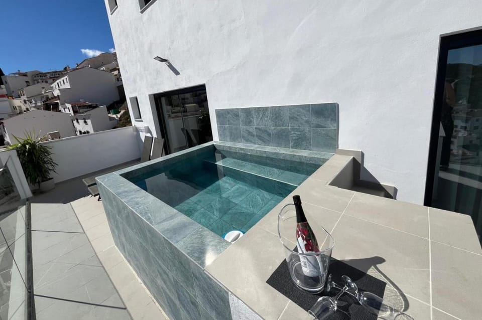 La LIPA SUITES con piscina privada Apartment hotel in Axarquía
