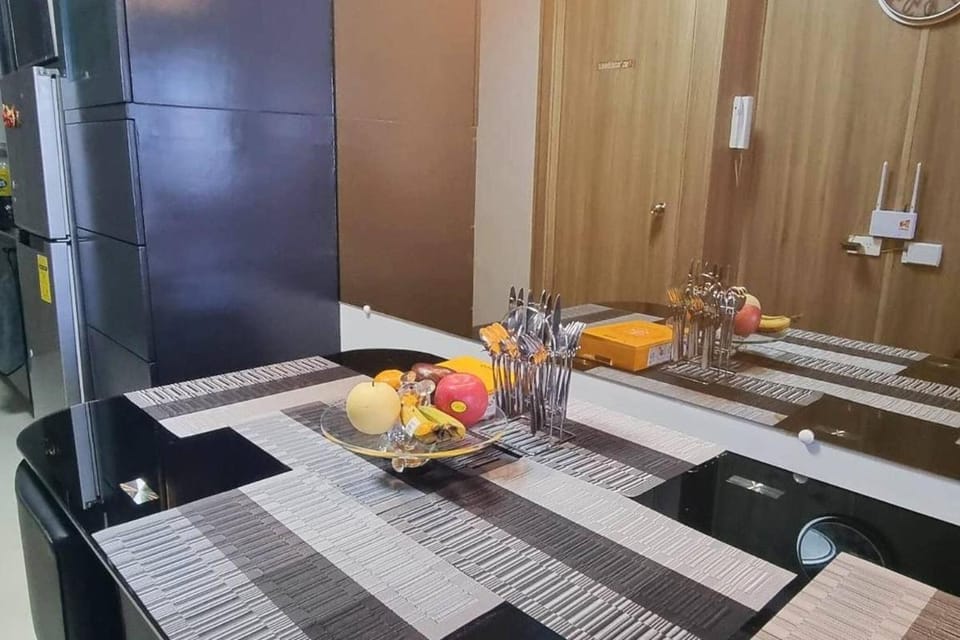 Condo With Water Views Apartment in Pasay