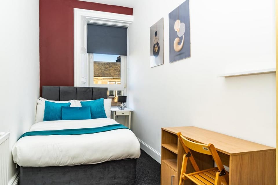 Edinburgh 3-Bedroom Apartment Next to Tram Stop Apartment in Edinburgh