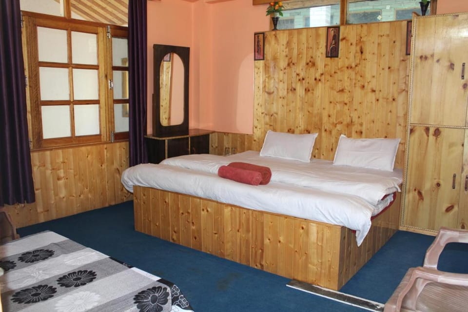 Apple Field House Hotel in Manali