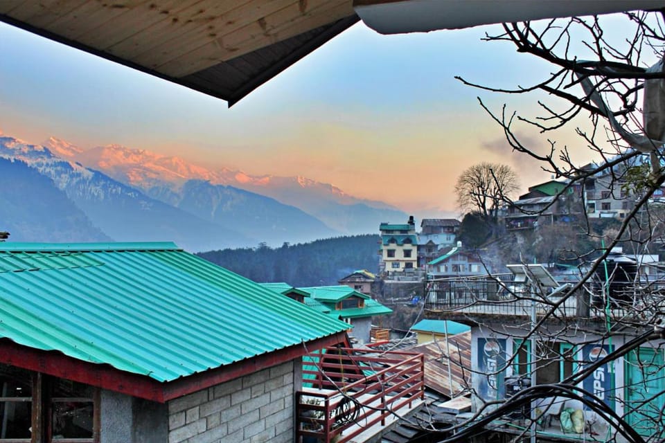 Apple Field House Hotel in Manali