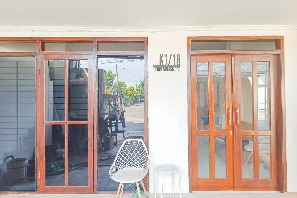 RedDoorz @ Anjasmoro Guest House near Bandara Ahmad Yani Semarang Hotel in Indonesia