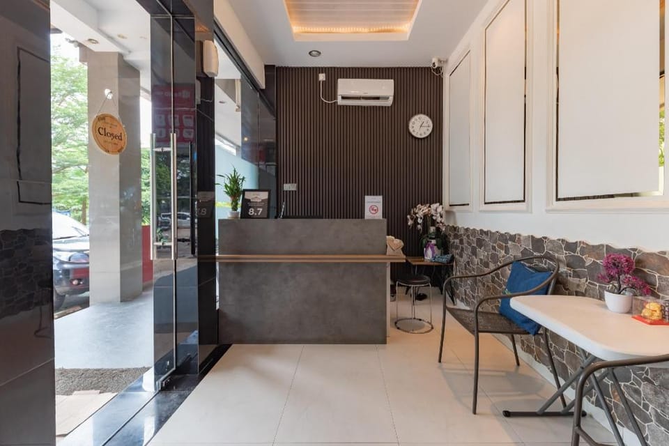 RedDoorz Plus Near SP Plaza Batu Aji Batam Hotel in Riau Islands, Indonesia