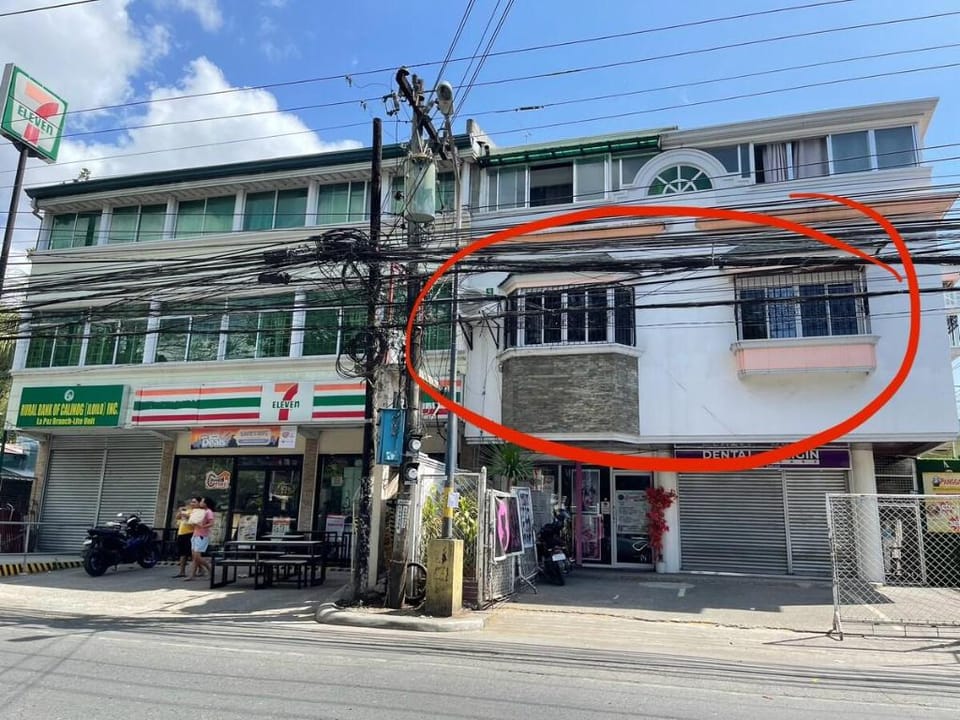 Prime Location, w/ Parking, Clean&Spacious Apartment in Iloilo City
