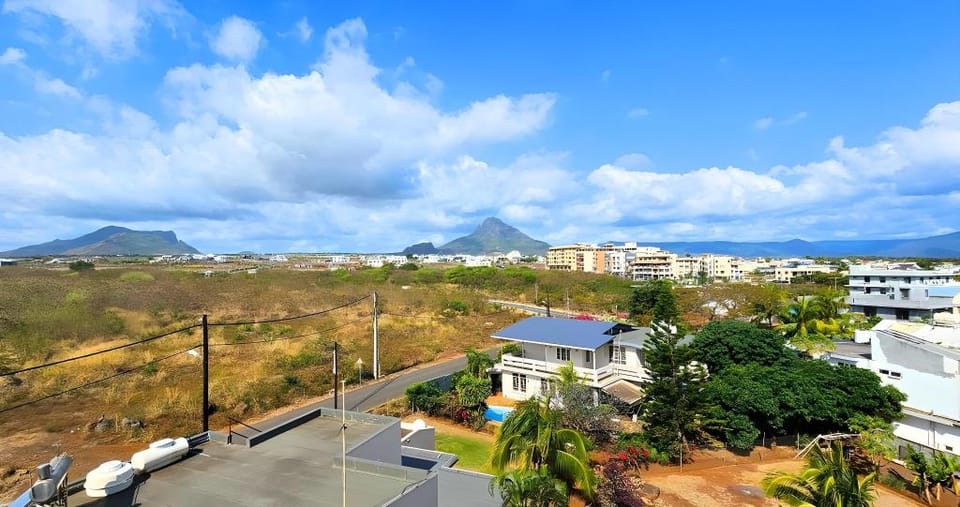 Zen Retreat with Stunning Sea Views and Sunsets Apartment in Flic en Flac