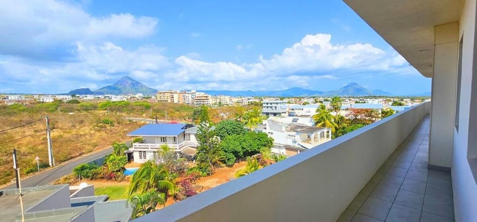 Zen Retreat with Stunning Sea Views and Sunsets Apartment in Flic en Flac