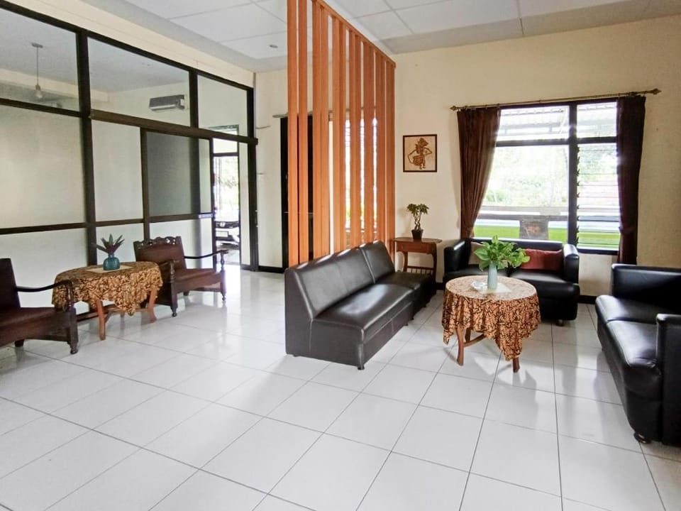 Gita Puri RedPartner Blitar Hotel in East Java