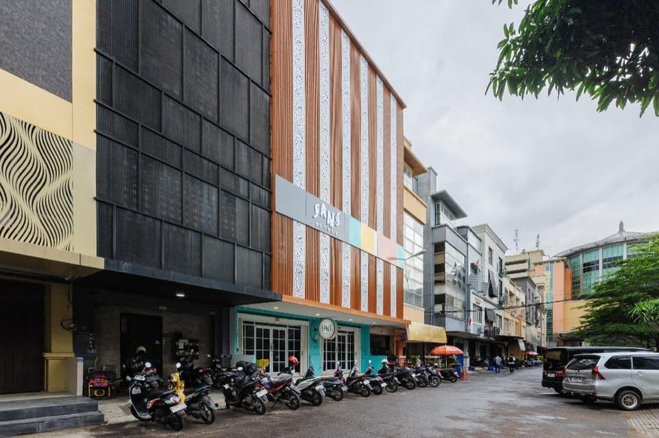 Sans Hotel Cengkareng Hotel in Jakarta