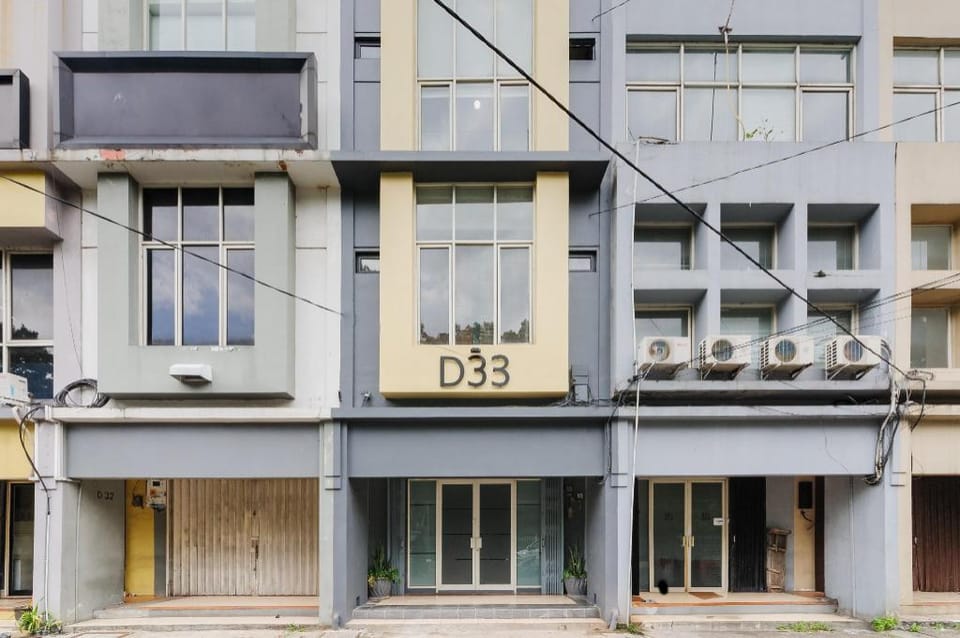 Urbanview Syariah Kost D33 Hutan Kota Srengseng Hotel in South Jakarta City