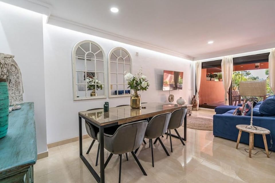 Ground floor apartment in Las Salinas, Estepona Apartment in Costa del Sol