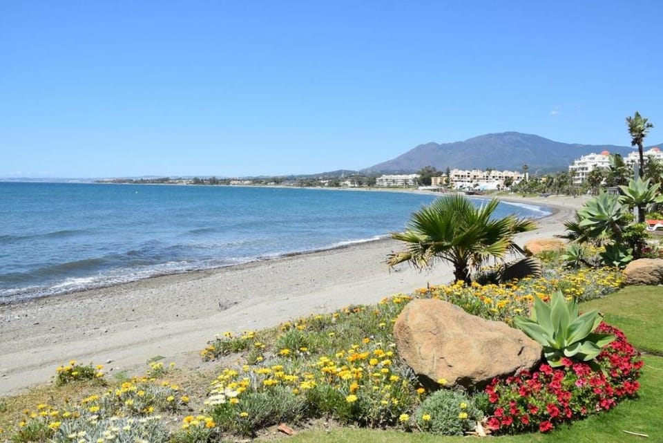 Ground floor apartment in Las Salinas, Estepona Apartment in Costa del Sol