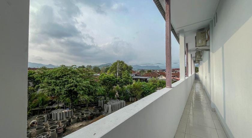 Singgahan Guest House Pacitan Mitra RedDoorz Hotel in East Java