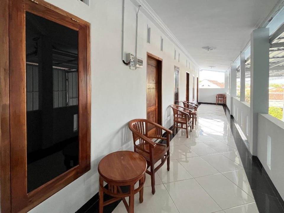 Singgahan Guest House Pacitan Mitra RedDoorz Hotel in East Java