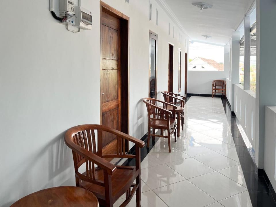 Singgahan Guest House Pacitan Mitra RedDoorz Hotel in East Java