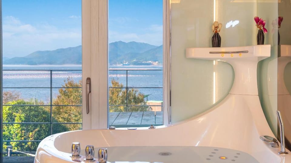 Geoje Ahat Spa Pension Bed and Breakfast in South Korea