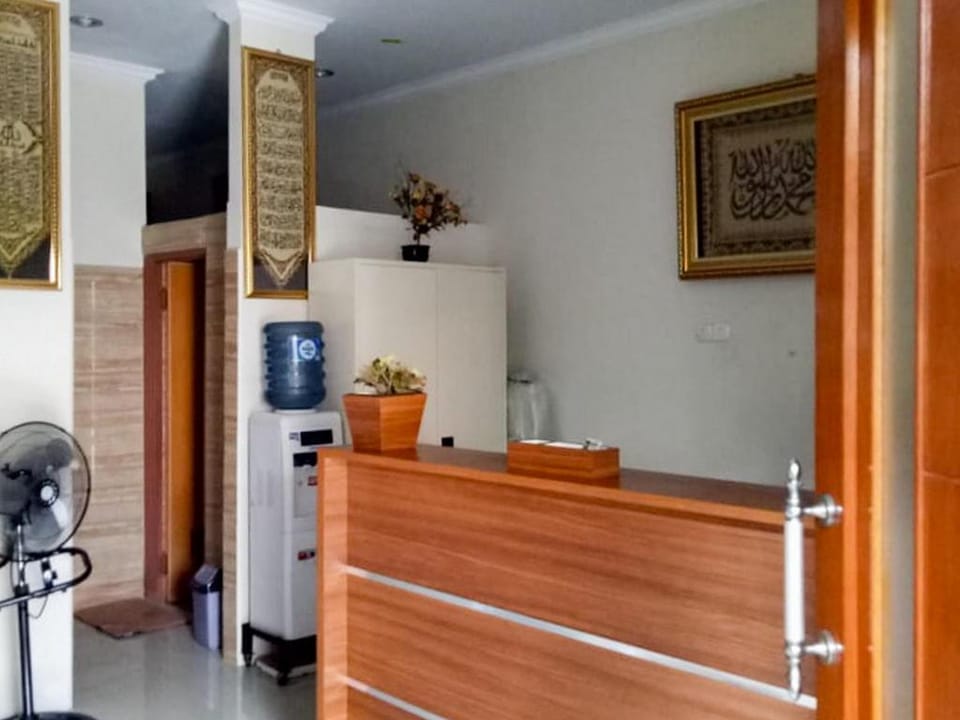Wisma Al Iman Syariah 25 Mitra RedDoorz Hotel in Jakarta