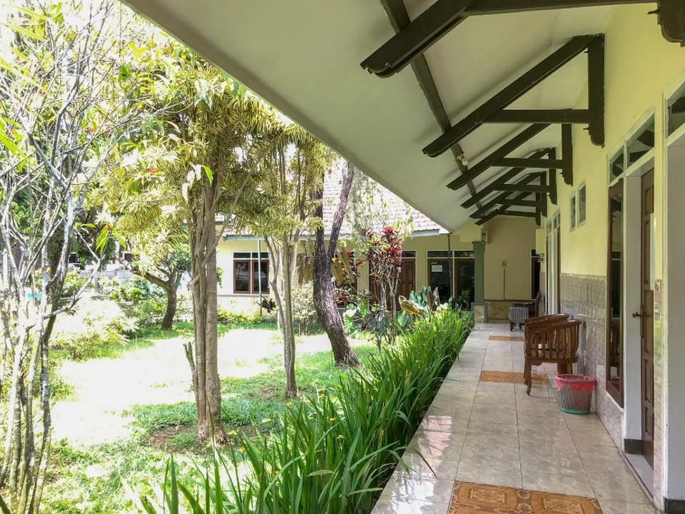 Villa Bunga Guest House RedPartner Hotel in Batu
